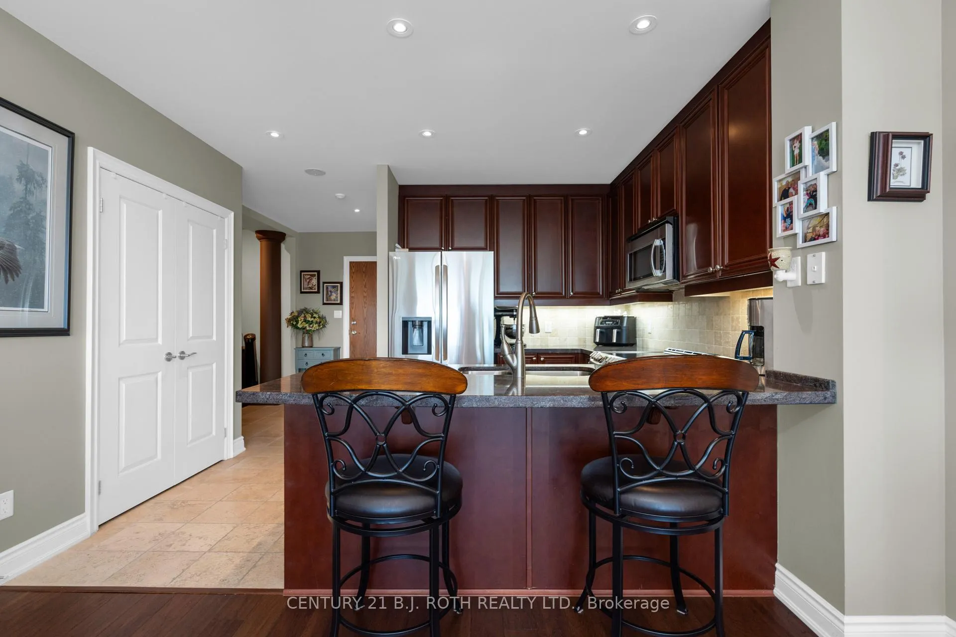 Photo 13 of Unit PH09, 37 Ellen Street, Barrie, Lakeshore — HOMEH