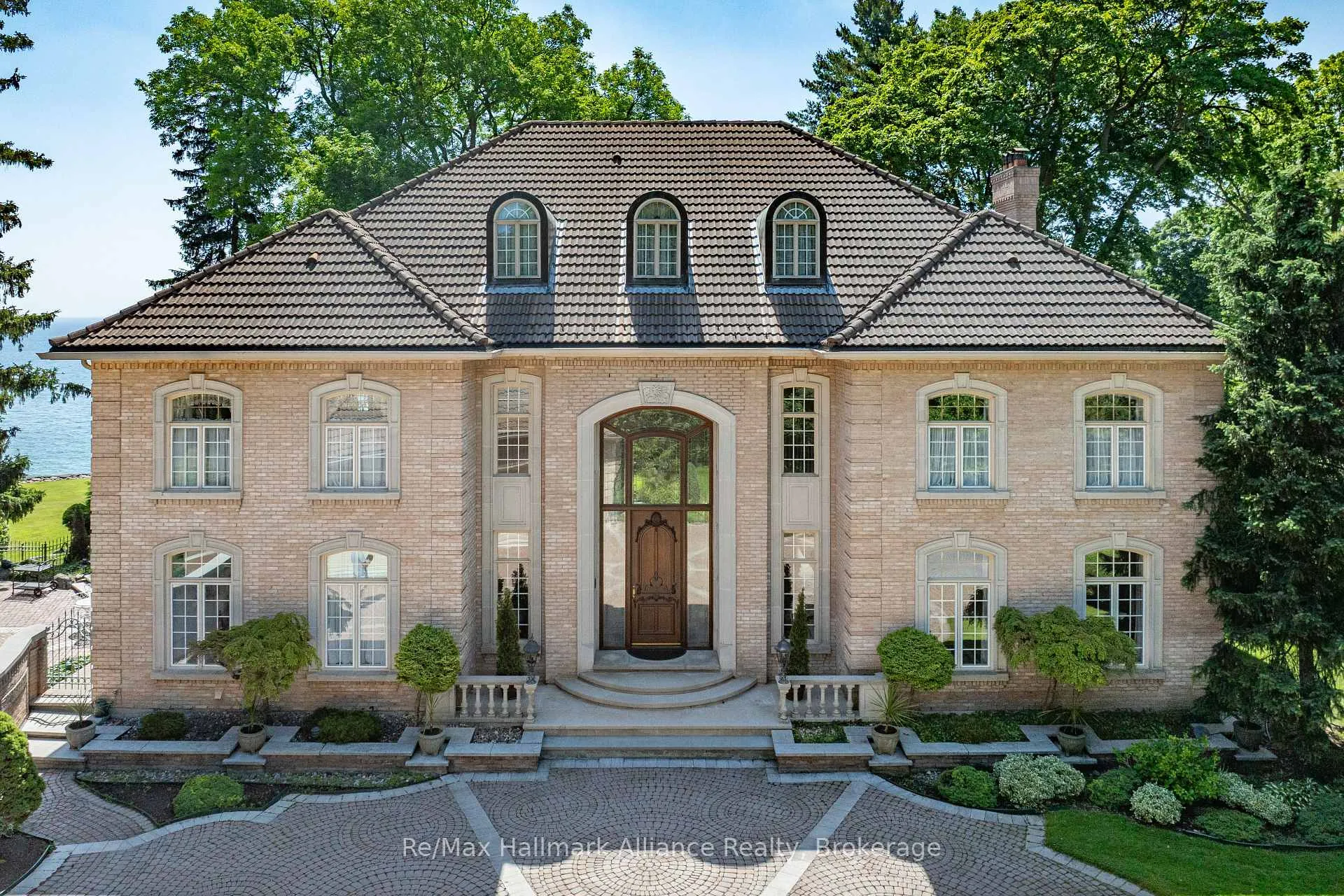 Photo 3 of 49 Cox Drive, Oakville, Morrison — HOMEH