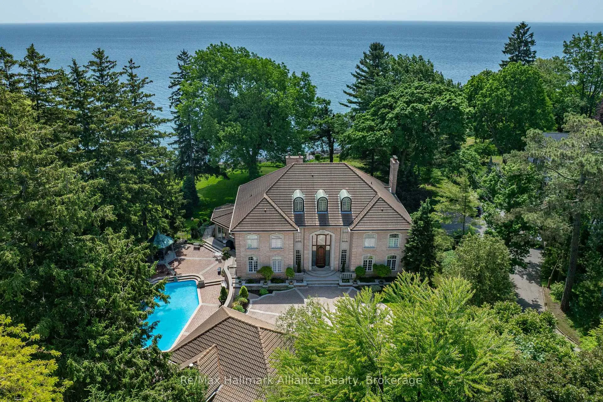 Photo 4 of 49 Cox Drive, Oakville, Morrison — HOMEH