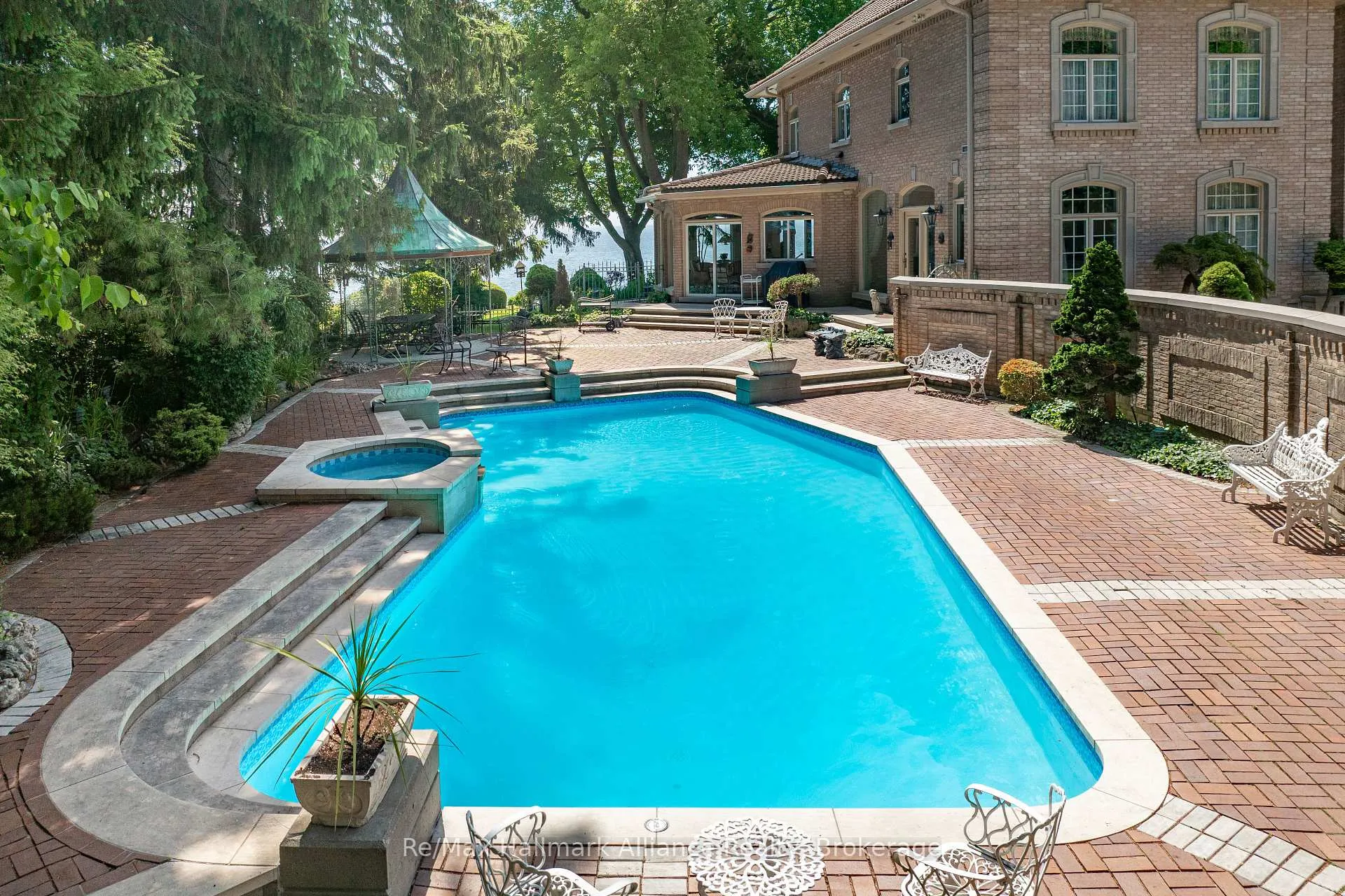 Photo 8 of 49 Cox Drive, Oakville, Morrison — HOMEH