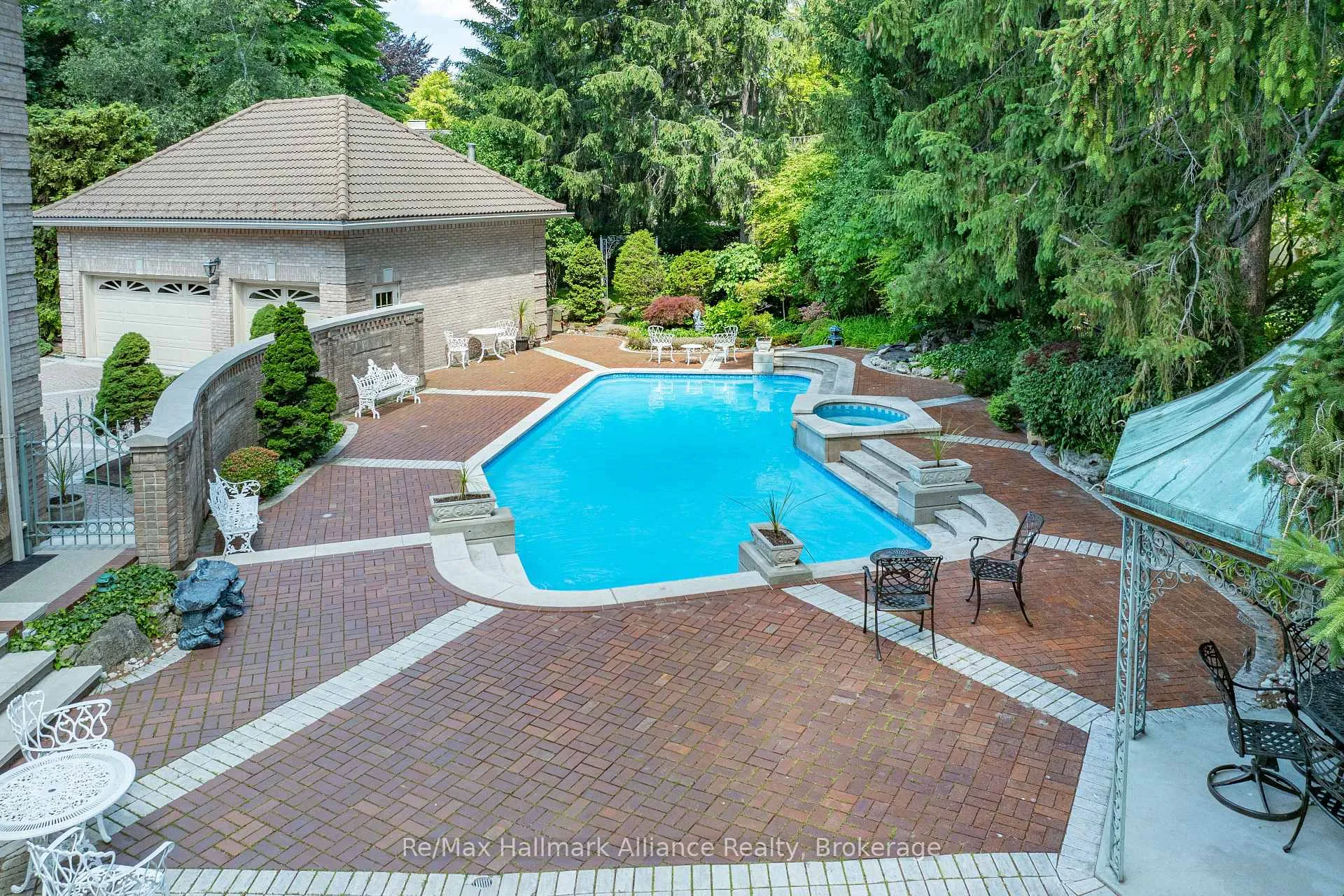 Photo 10 of 49 Cox Drive, Oakville, Morrison — HOMEH