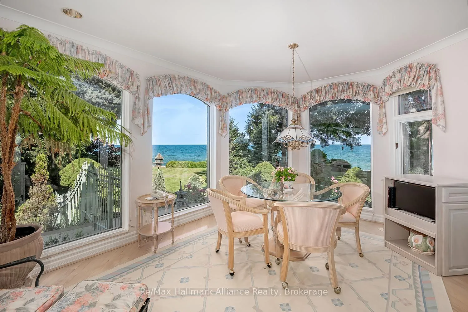 Photo 15 of 49 Cox Drive, Oakville, Morrison — HOMEH