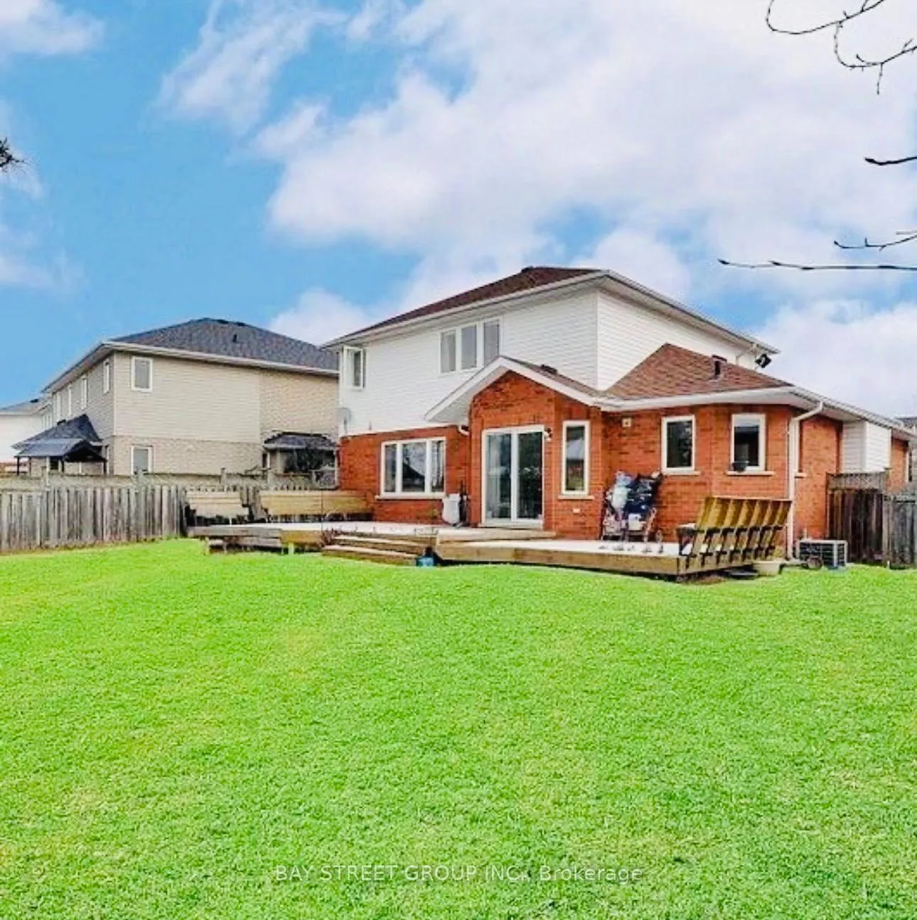 Photo 2 of 315 Niagara Drive, Oshawa, Samac — HOMEH