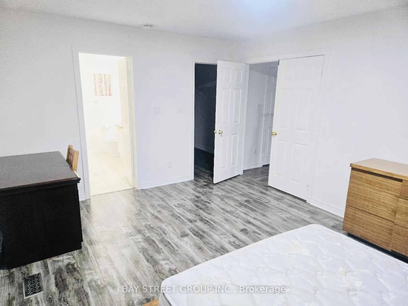 Photo 5 of 315 Niagara Drive, Oshawa, Samac — HOMEH