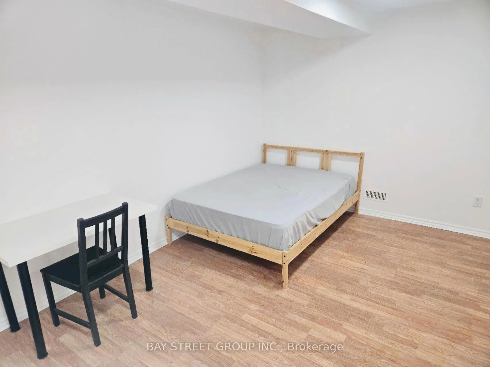 Photo 10 of 315 Niagara Drive, Oshawa, Samac — HOMEH