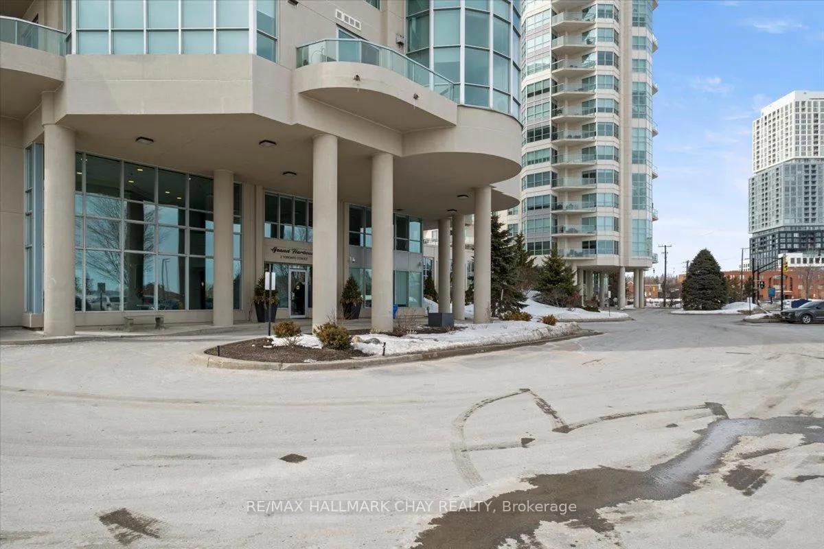 Photo 4 of Unit 903, 2 Toronto Street, Barrie, City Centre — HOMEH