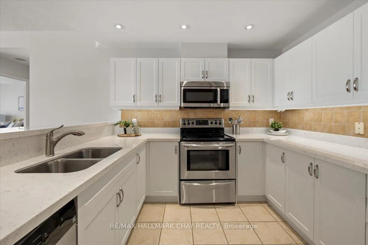 Photo 15 of Unit 903, 2 Toronto Street, Barrie, City Centre — HOMEH