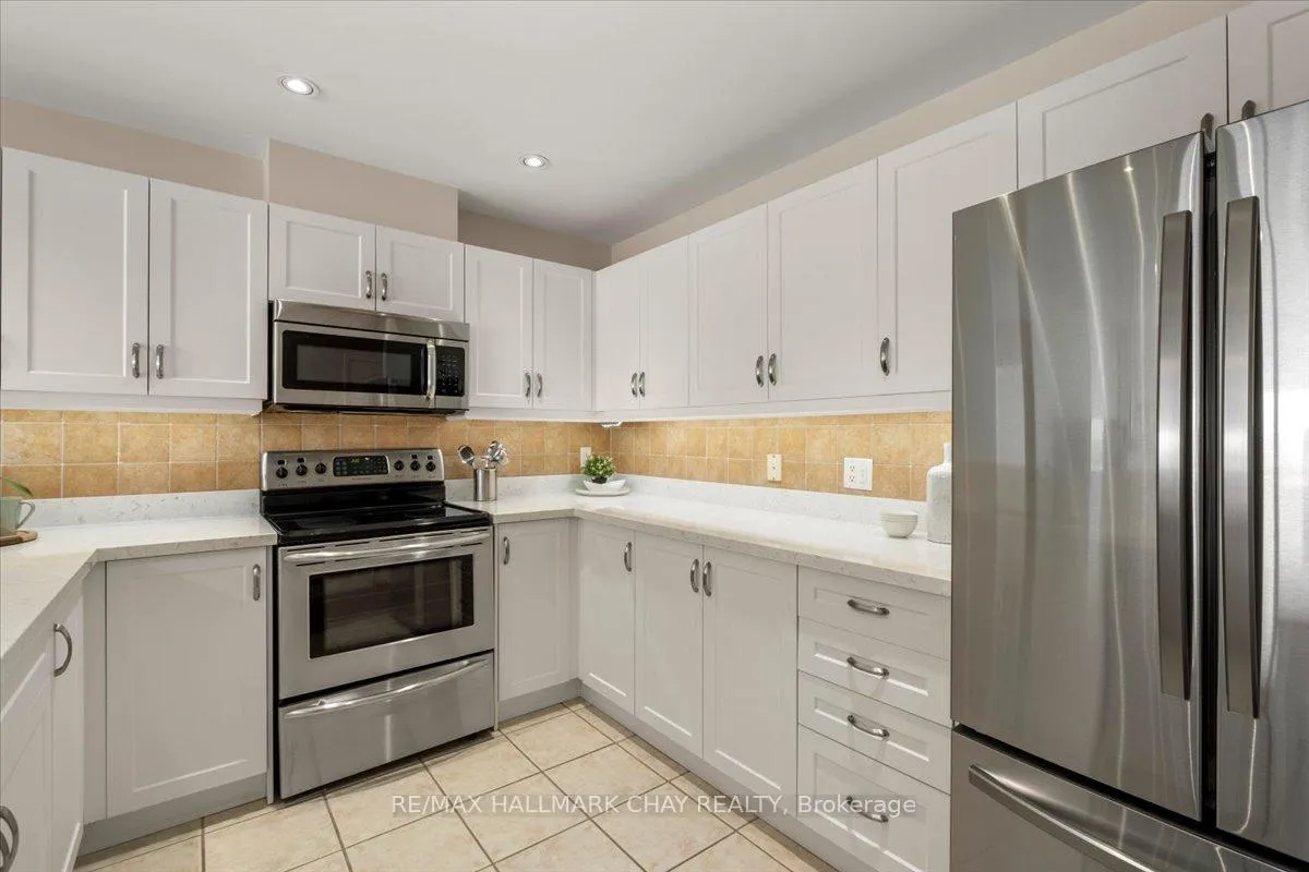 Photo 16 of Unit 903, 2 Toronto Street, Barrie, City Centre — HOMEH