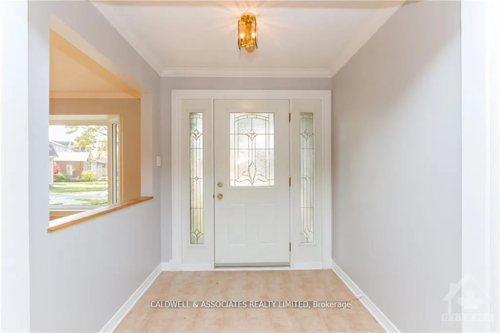 Photo 2 of 13 Sai Crescent, Ottawa, Hunt Club Park — HOMEH
