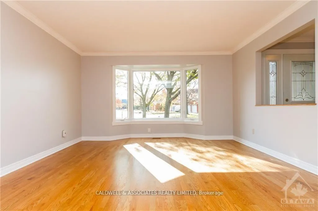Photo 3 of 13 Sai Crescent, Ottawa, Hunt Club Park — HOMEH