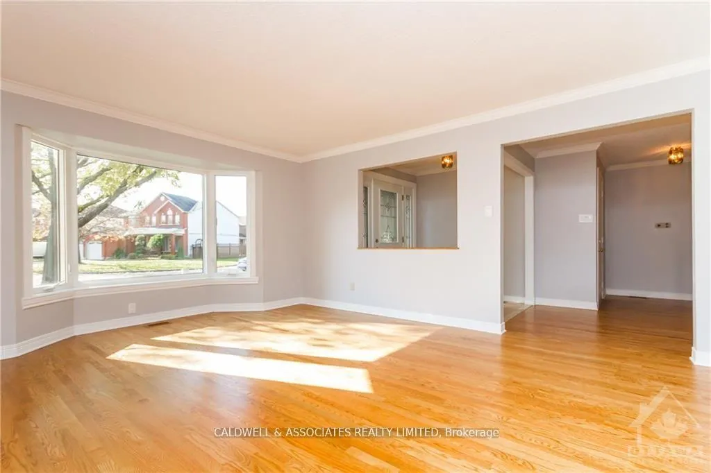Photo 4 of 13 Sai Crescent, Ottawa, Hunt Club Park — HOMEH