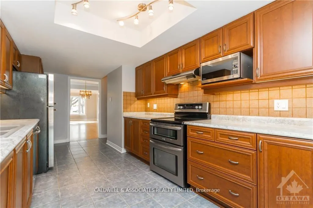 Photo 9 of 13 Sai Crescent, Ottawa, Hunt Club Park — HOMEH