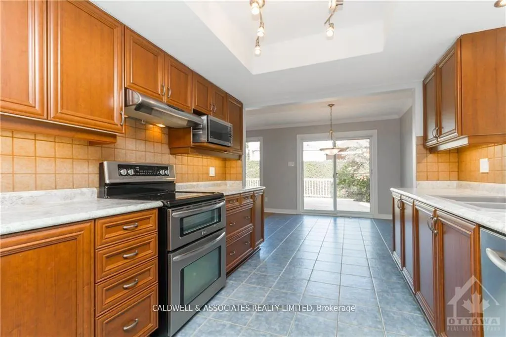 Photo 10 of 13 Sai Crescent, Ottawa, Hunt Club Park — HOMEH