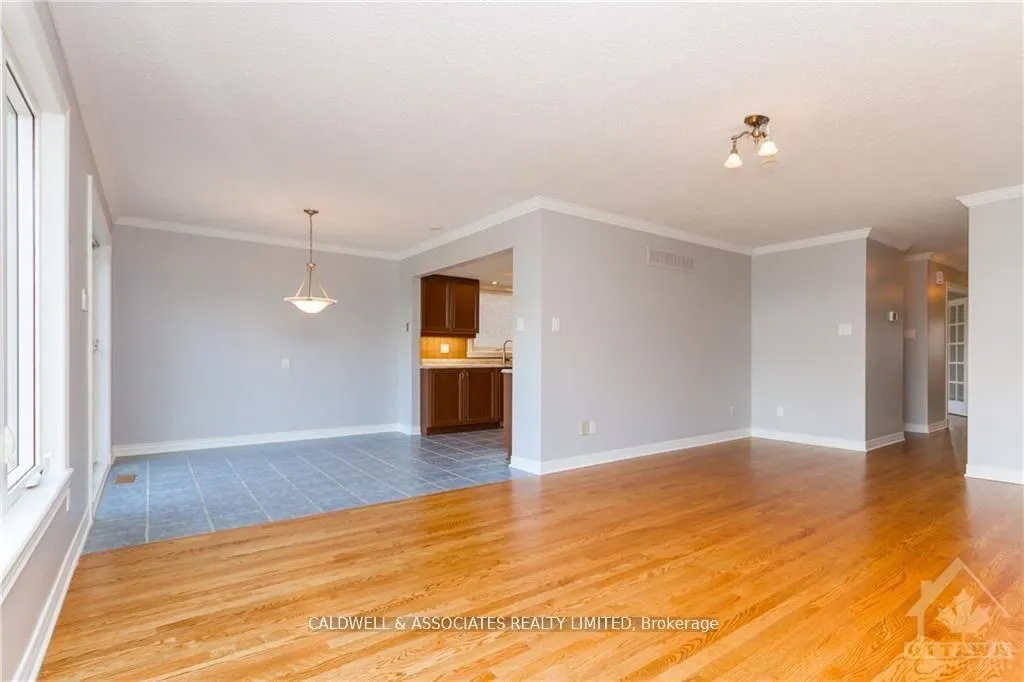 Photo 11 of 13 Sai Crescent, Ottawa, Hunt Club Park — HOMEH