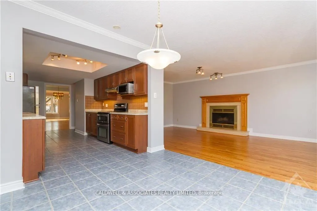 Photo 12 of 13 Sai Crescent, Ottawa, Hunt Club Park — HOMEH