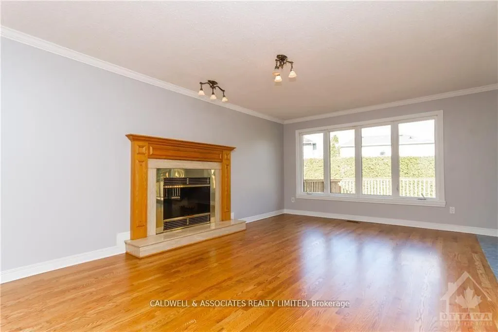 Photo 14 of 13 Sai Crescent, Ottawa, Hunt Club Park — HOMEH