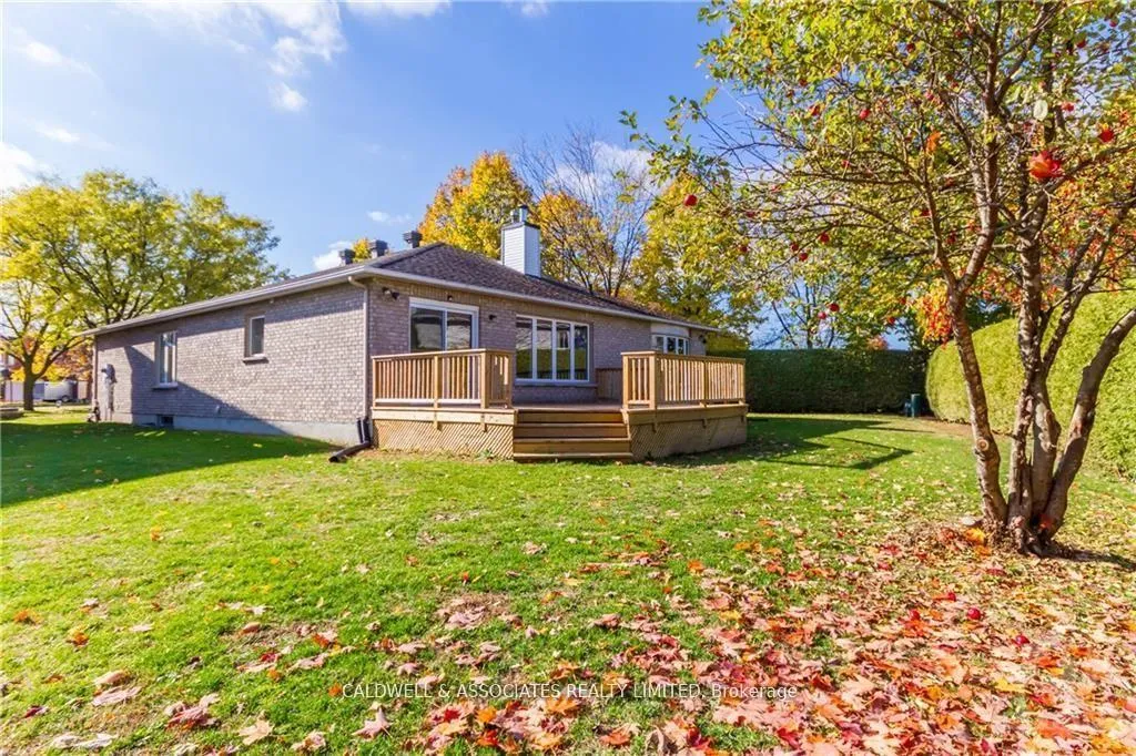 Photo 26 of 13 Sai Crescent, Ottawa, Hunt Club Park — HOMEH