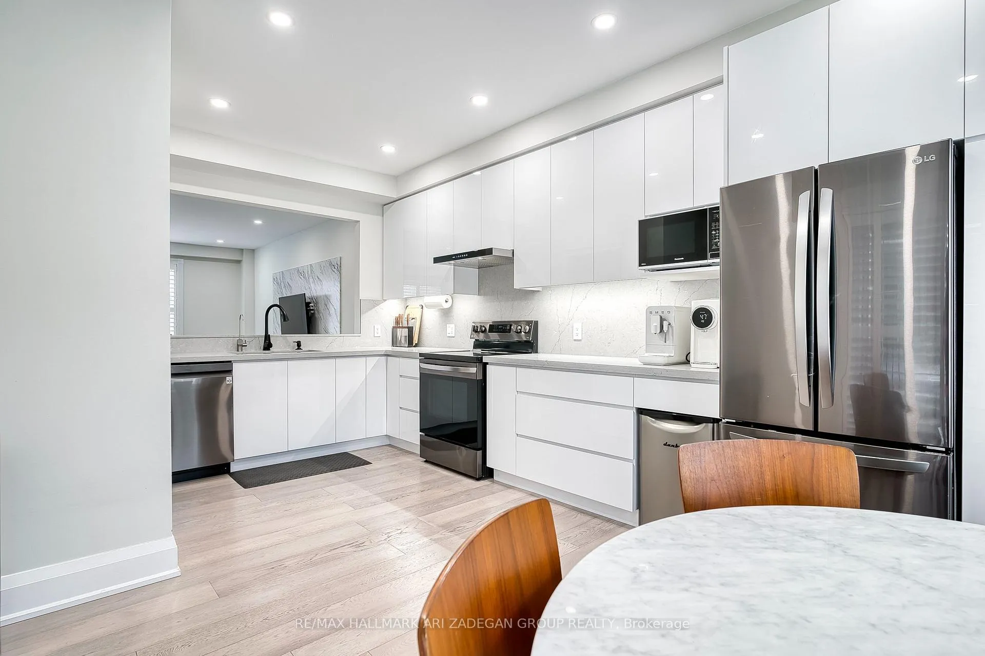 Photo 3 of 38 Orchid Road, Markham, Commerce Valley — HOMEH