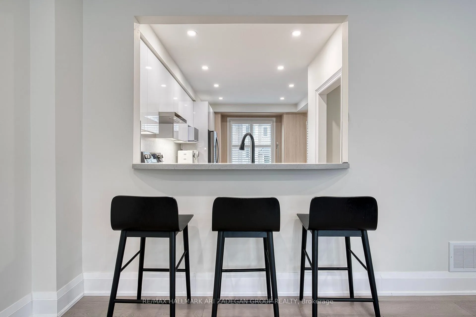 Photo 5 of 38 Orchid Road, Markham, Commerce Valley — HOMEH