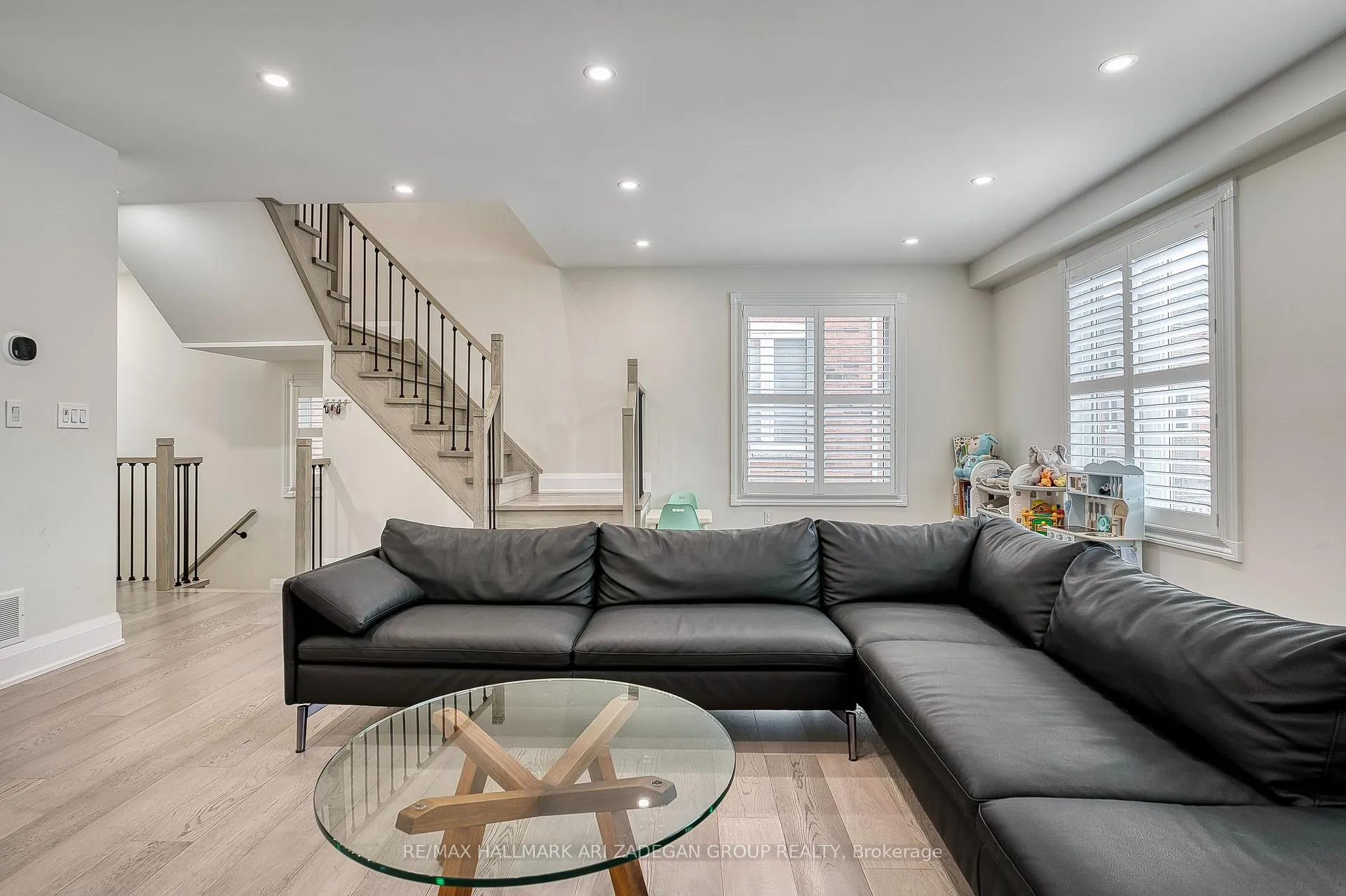 Photo 10 of 38 Orchid Road, Markham, Commerce Valley — HOMEH