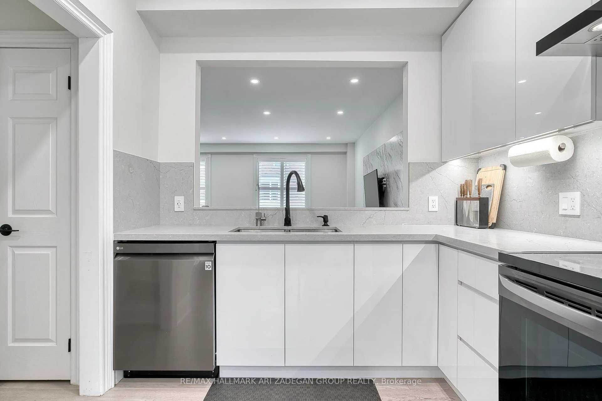 Photo 11 of 38 Orchid Road, Markham, Commerce Valley — HOMEH
