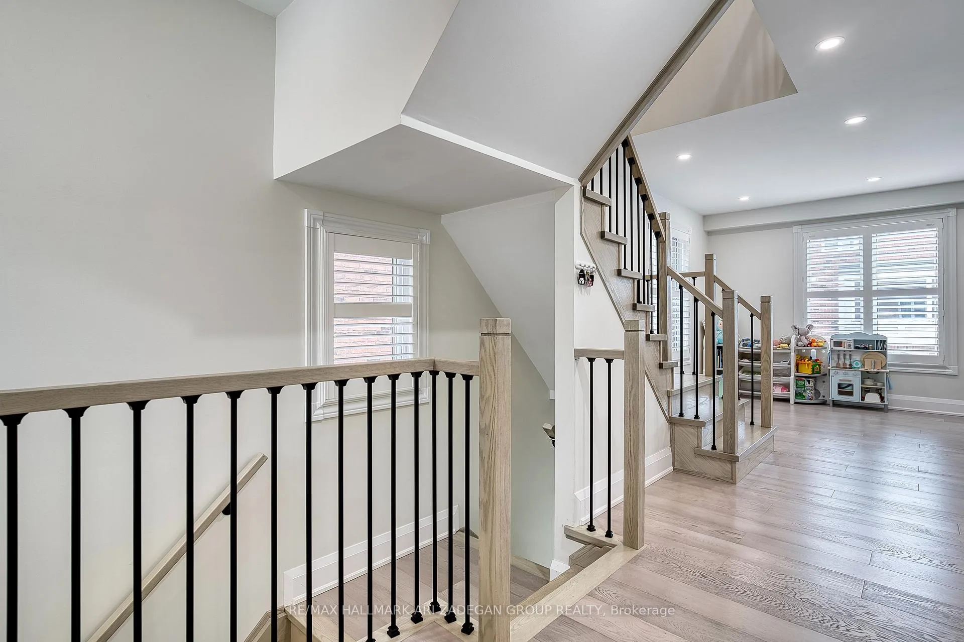 Photo 12 of 38 Orchid Road, Markham, Commerce Valley — HOMEH