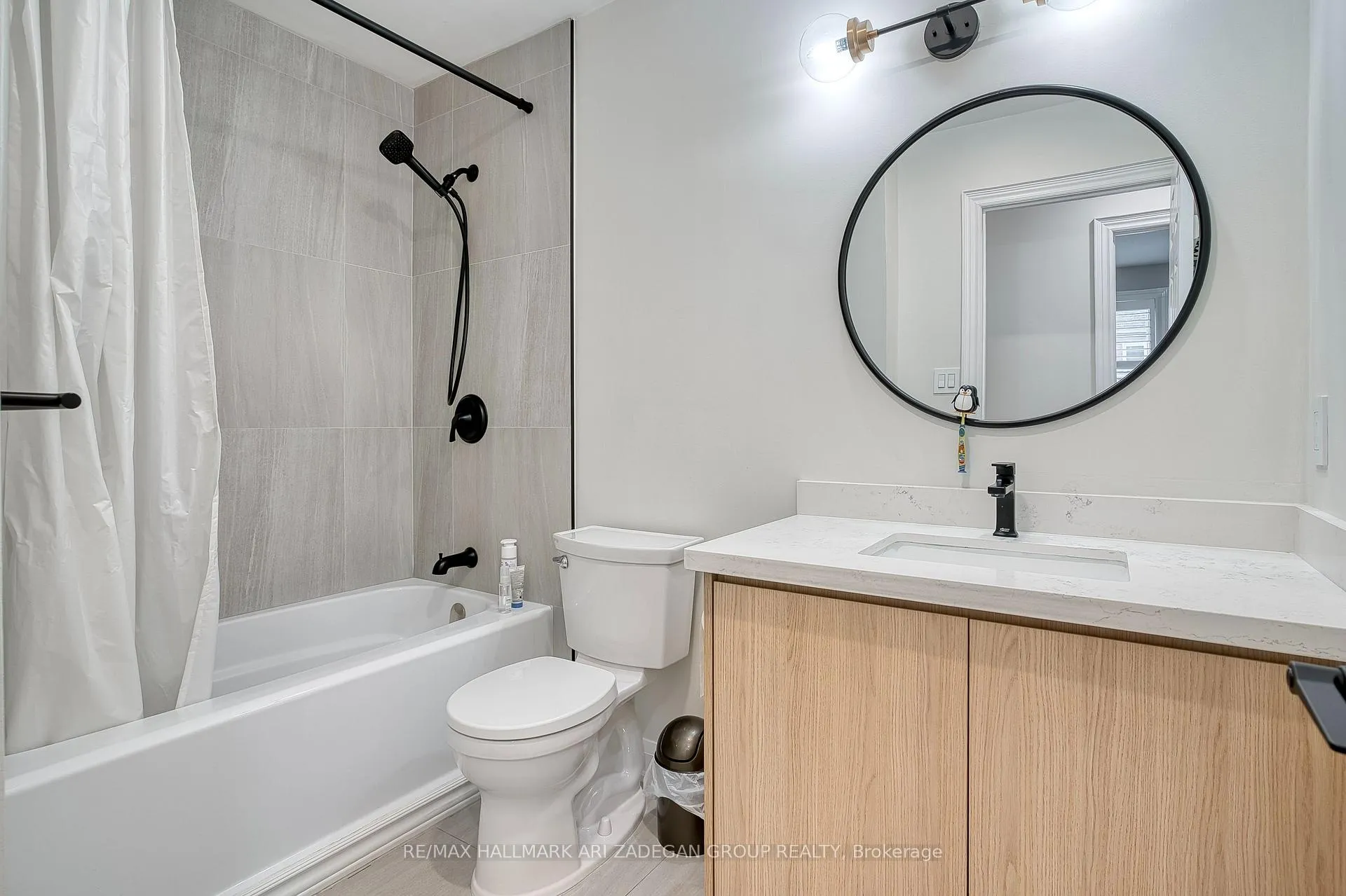 Photo 24 of 38 Orchid Road, Markham, Commerce Valley — HOMEH