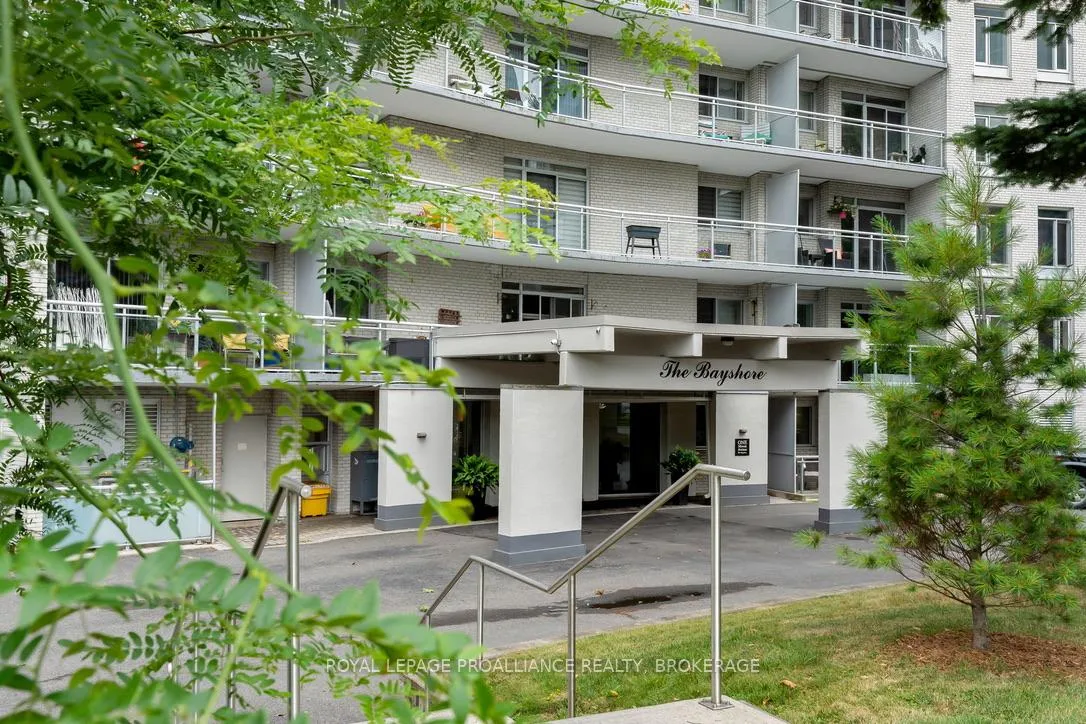 Front of Unit 604, 1 Mowat Avenue