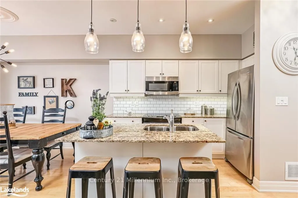 Photo 8 of 14 Wildrose Trail, Collingwood — HOMEH