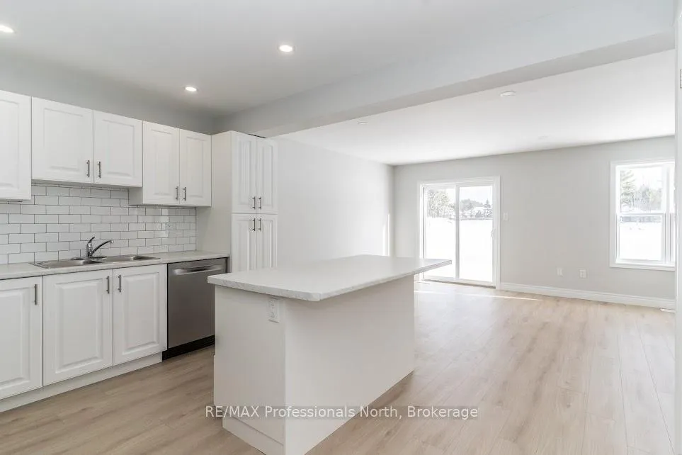 Photo 6 of 13 McConnell Crescent, Bracebridge, Macaulay — HOMEH