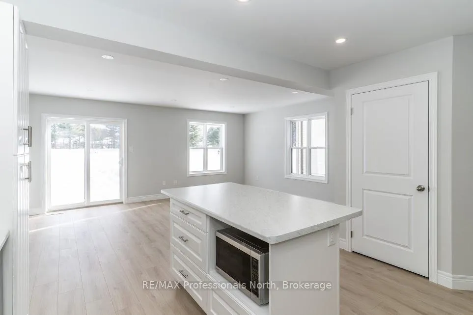 Photo 9 of 13 McConnell Crescent, Bracebridge, Macaulay — HOMEH