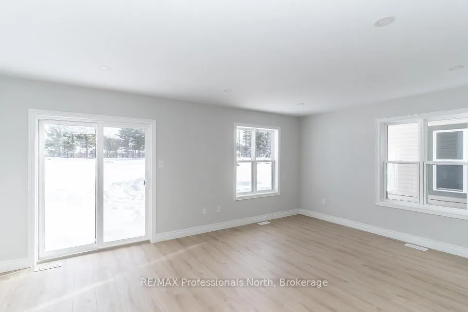 Photo 10 of 13 McConnell Crescent, Bracebridge, Macaulay — HOMEH