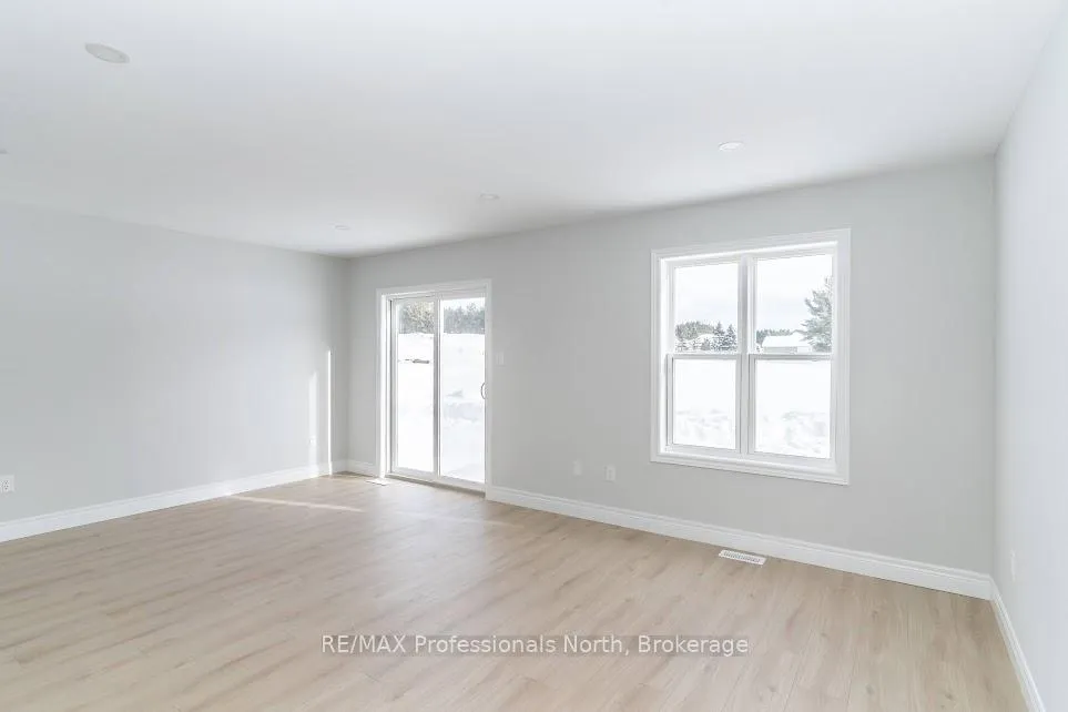 Photo 11 of 13 McConnell Crescent, Bracebridge, Macaulay — HOMEH