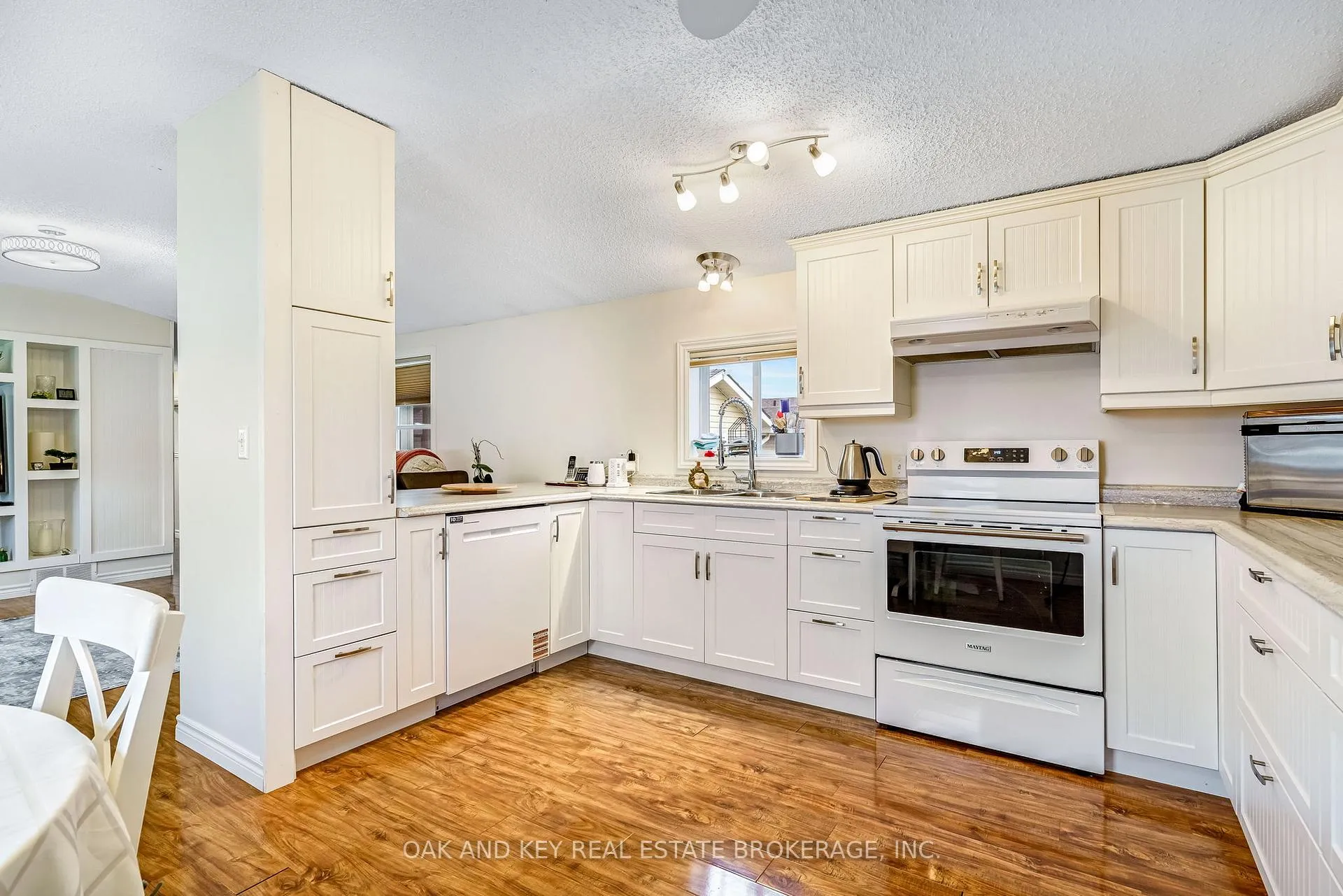 Photo 20 of 18 George Street, Strathroy-Caradoc, SE — HOMEH