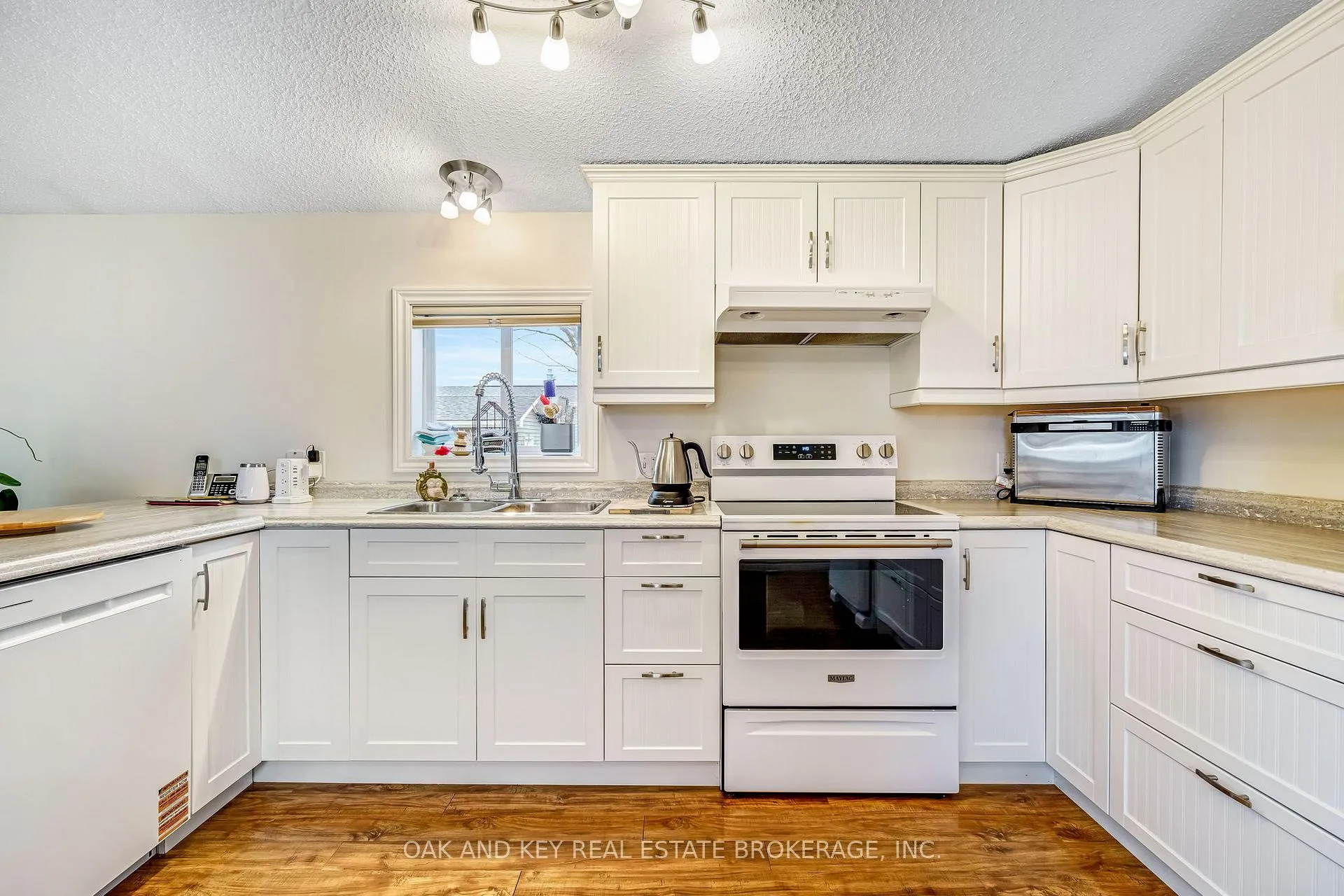 Photo 22 of 18 George Street, Strathroy-Caradoc, SE — HOMEH