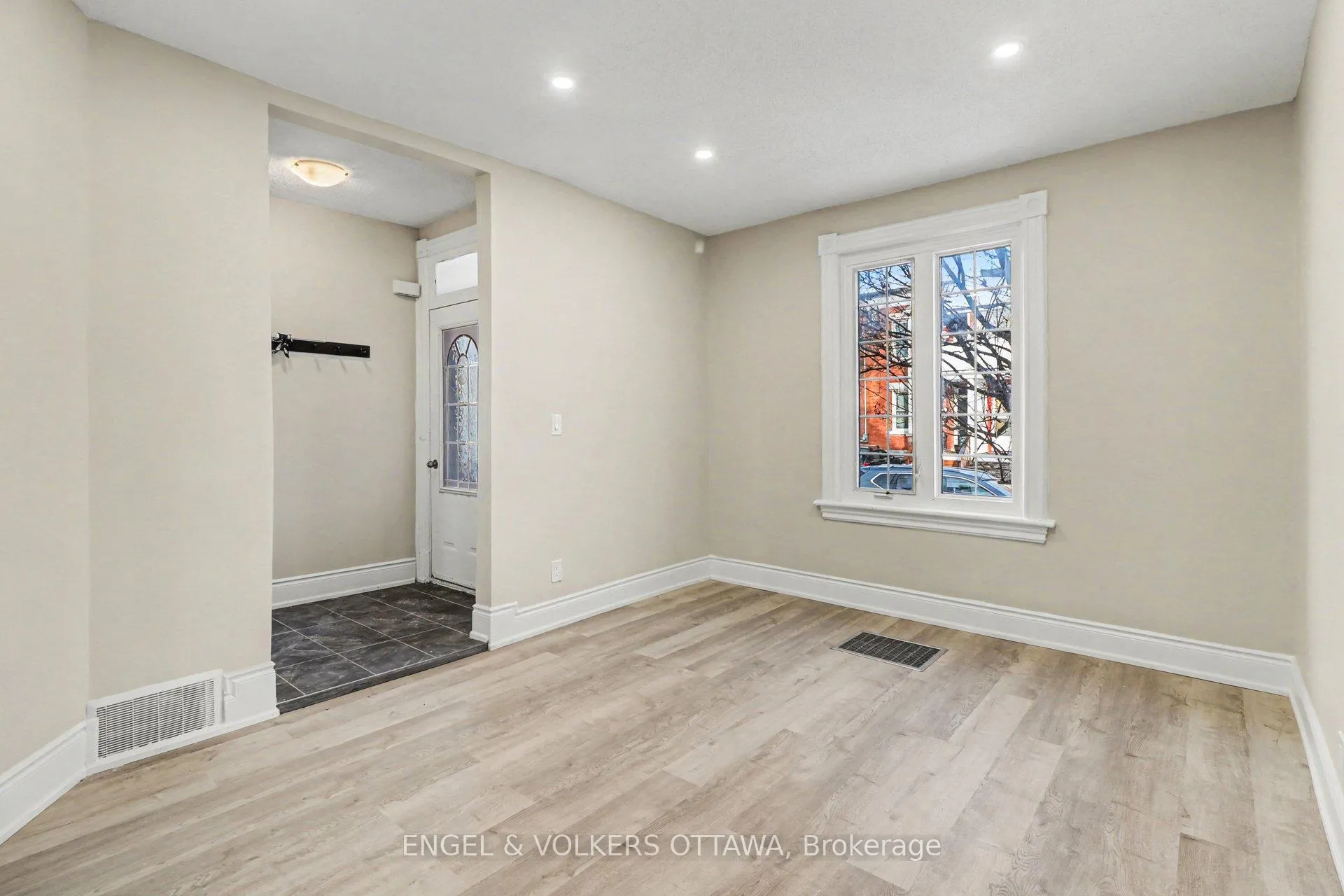 Photo 3 of 176 Arlington Avenue, Ottawa, Ottawa Centre — HOMEH