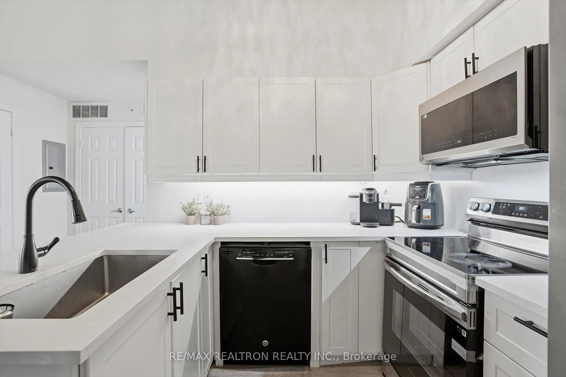 Photo 8 of Unit 408, 1390 Main Street E, Milton, Dempsey — HOMEH