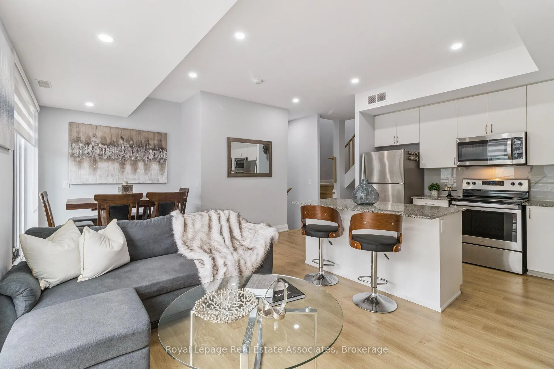 Photo 2 of Unit D203, 5289 Highway 7, Vaughan, Vaughan Grove — HOMEH