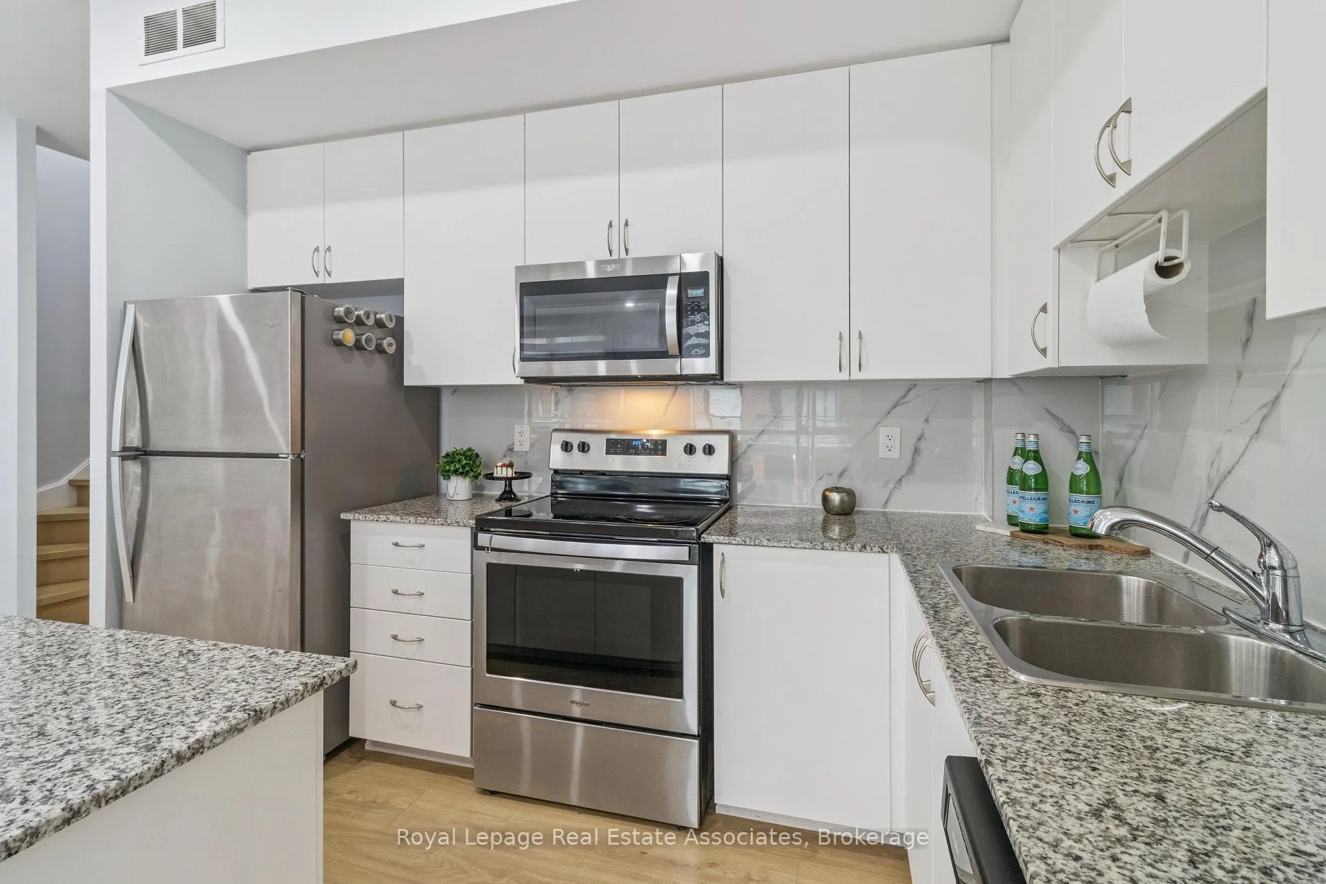 Photo 3 of Unit D203, 5289 Highway 7, Vaughan, Vaughan Grove — HOMEH