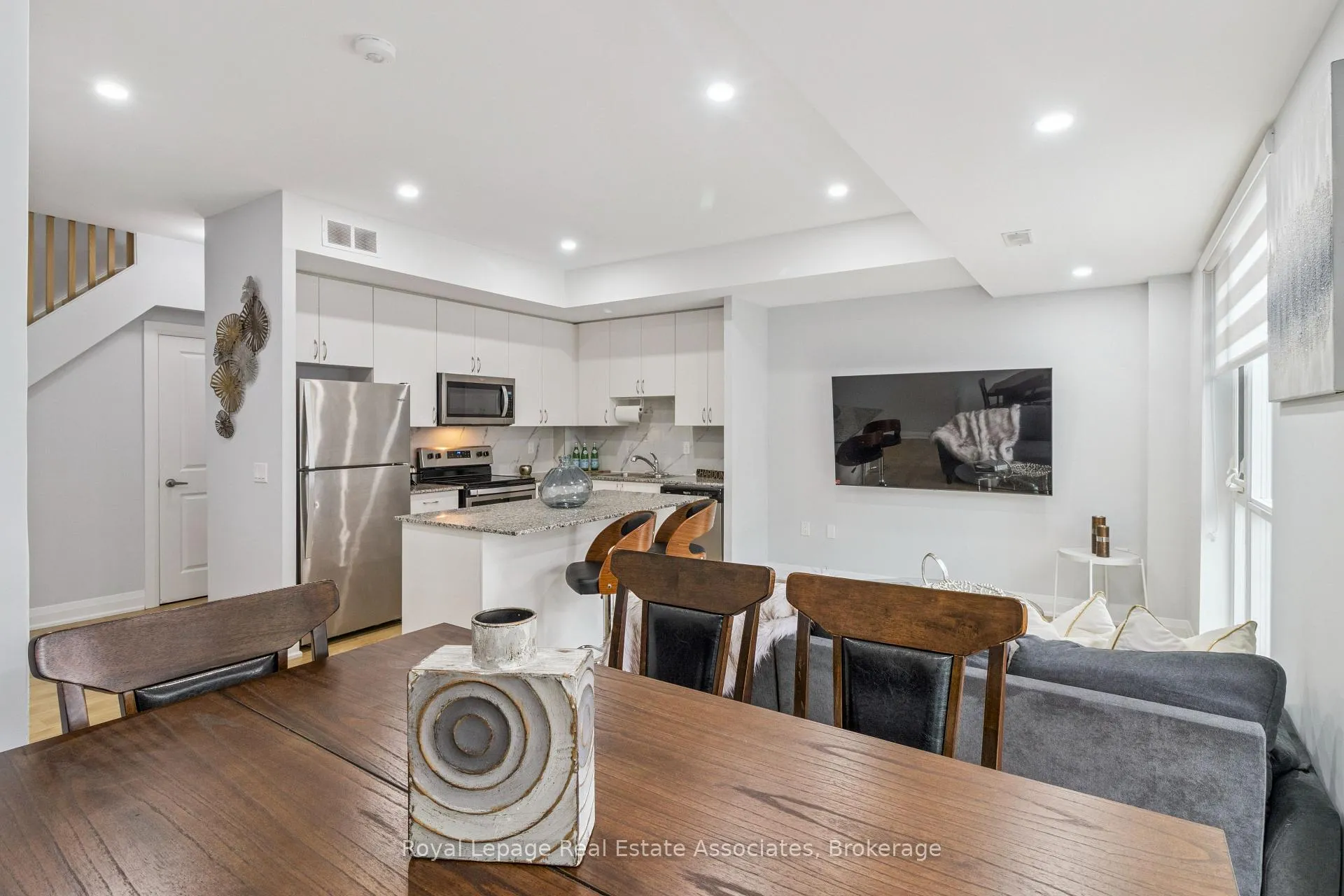 Photo 4 of Unit D203, 5289 Highway 7, Vaughan, Vaughan Grove — HOMEH