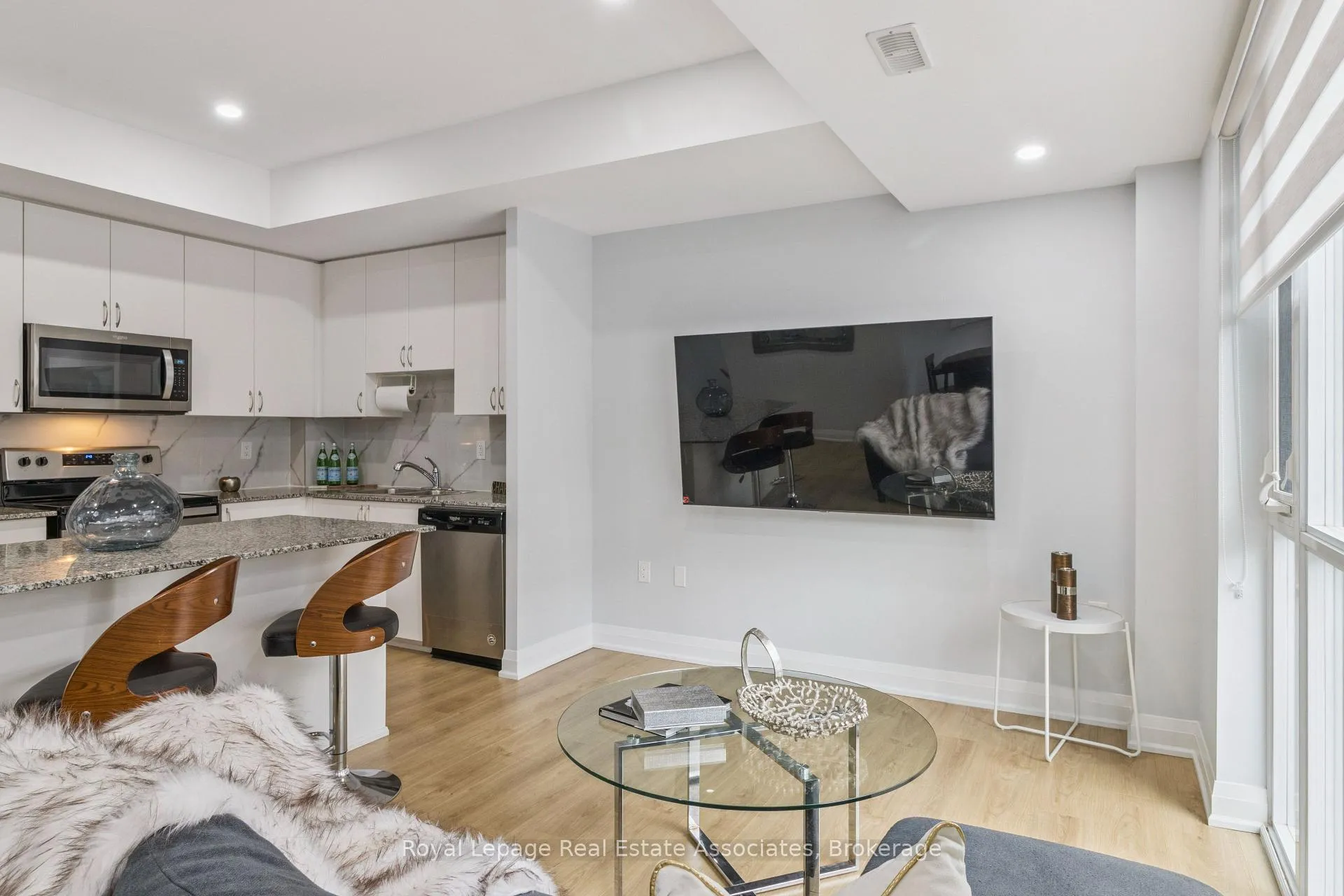 Photo 5 of Unit D203, 5289 Highway 7, Vaughan, Vaughan Grove — HOMEH