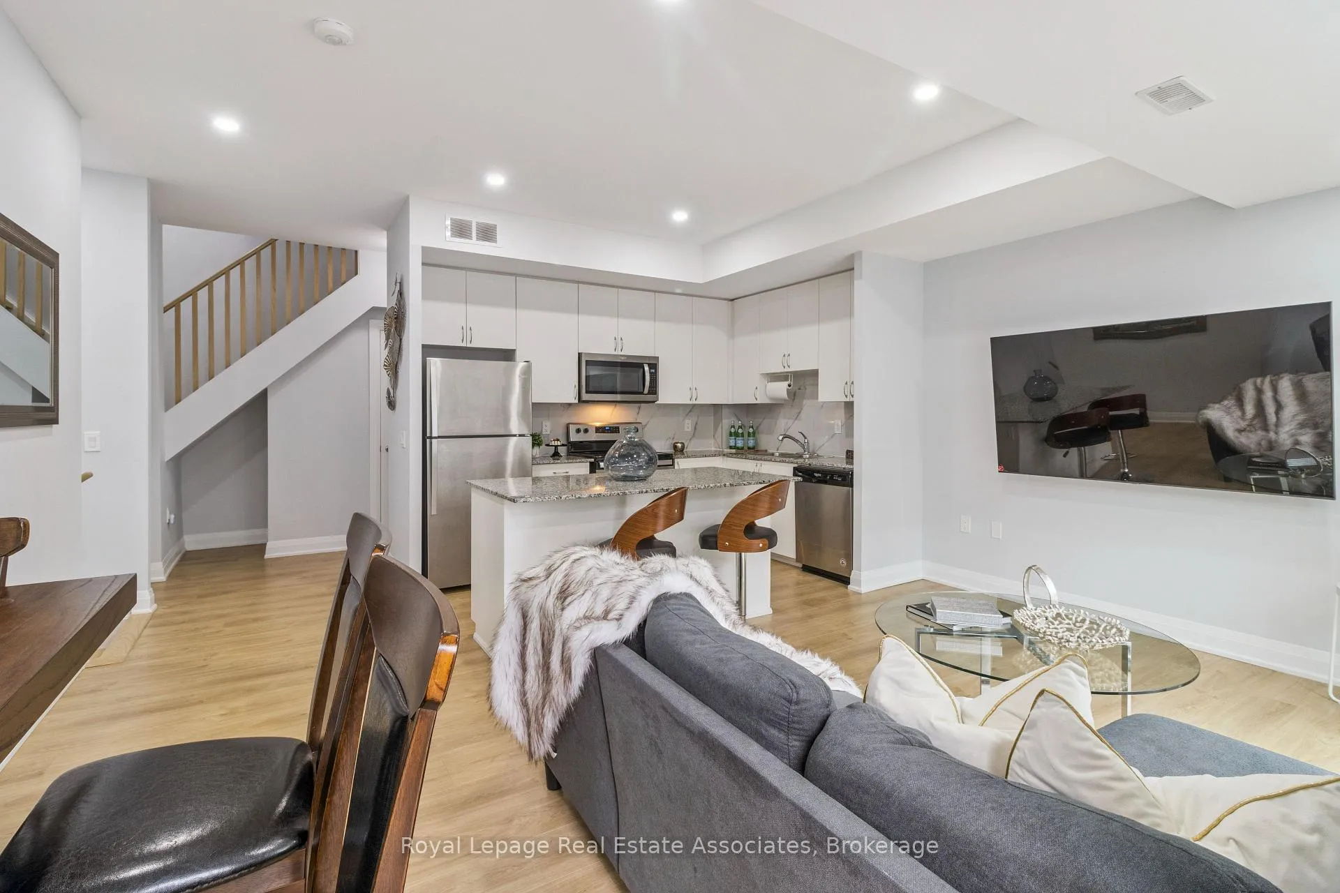Photo 6 of Unit D203, 5289 Highway 7, Vaughan, Vaughan Grove — HOMEH