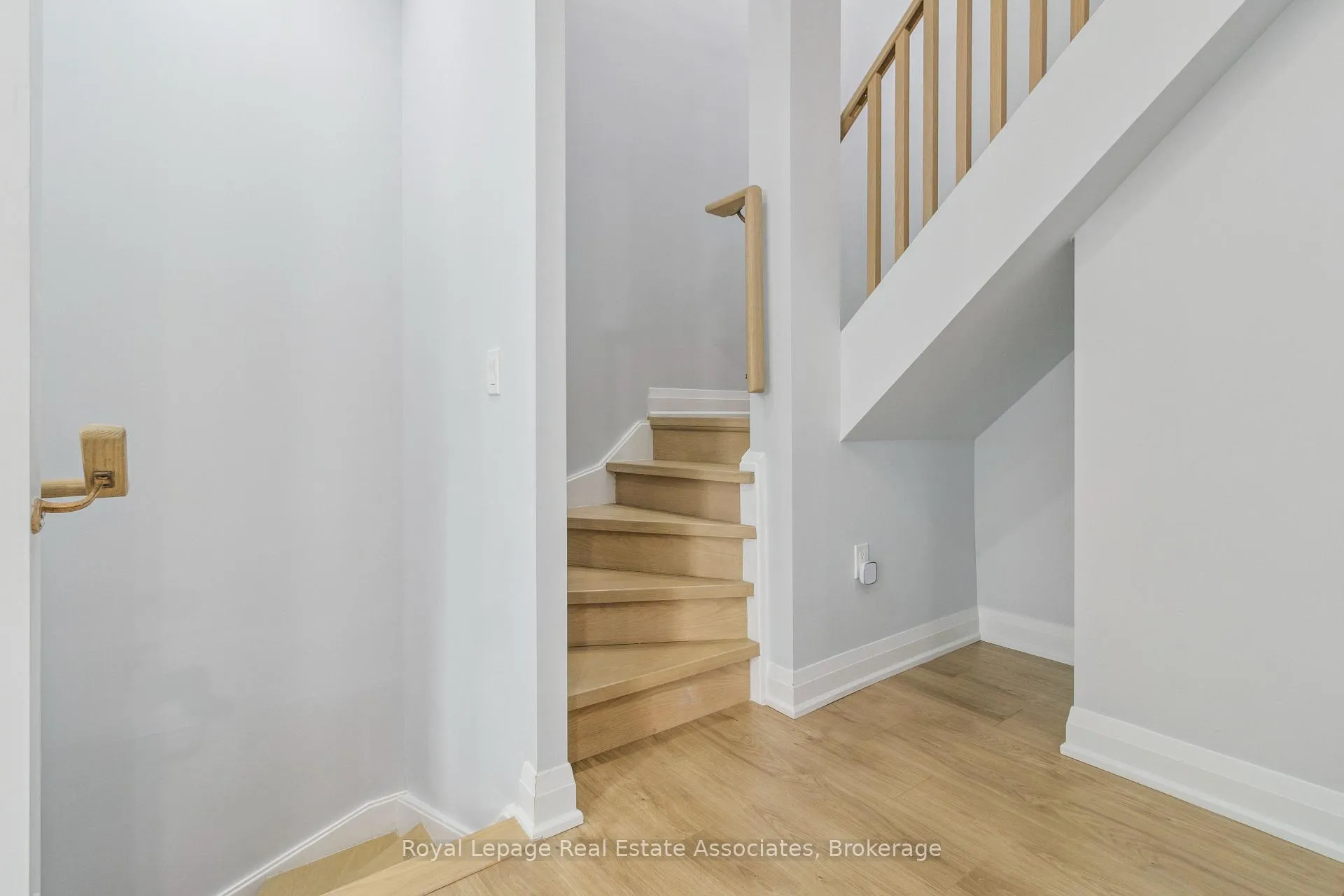 Photo 7 of Unit D203, 5289 Highway 7, Vaughan, Vaughan Grove — HOMEH