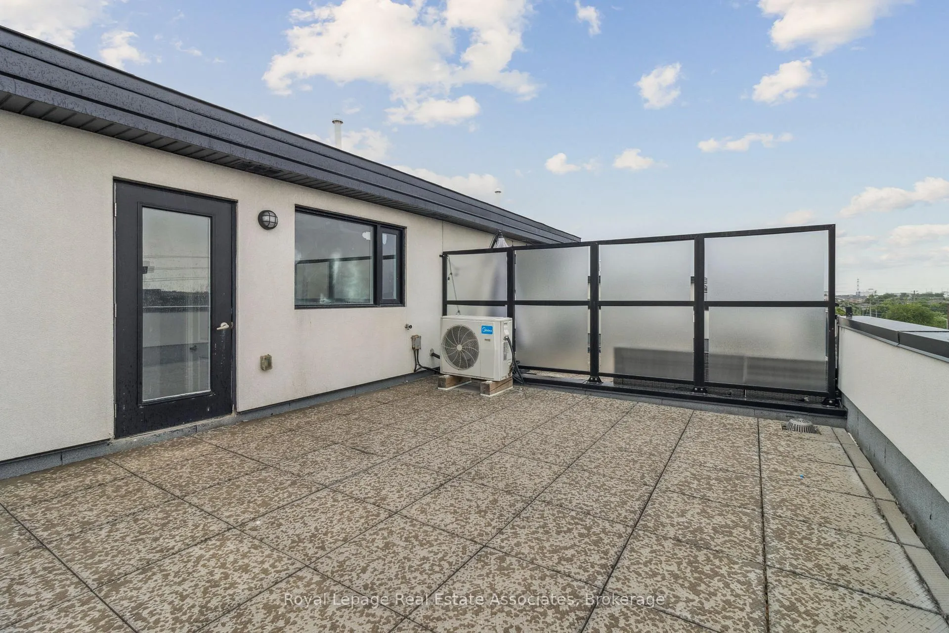 Photo 15 of Unit D203, 5289 Highway 7, Vaughan, Vaughan Grove — HOMEH