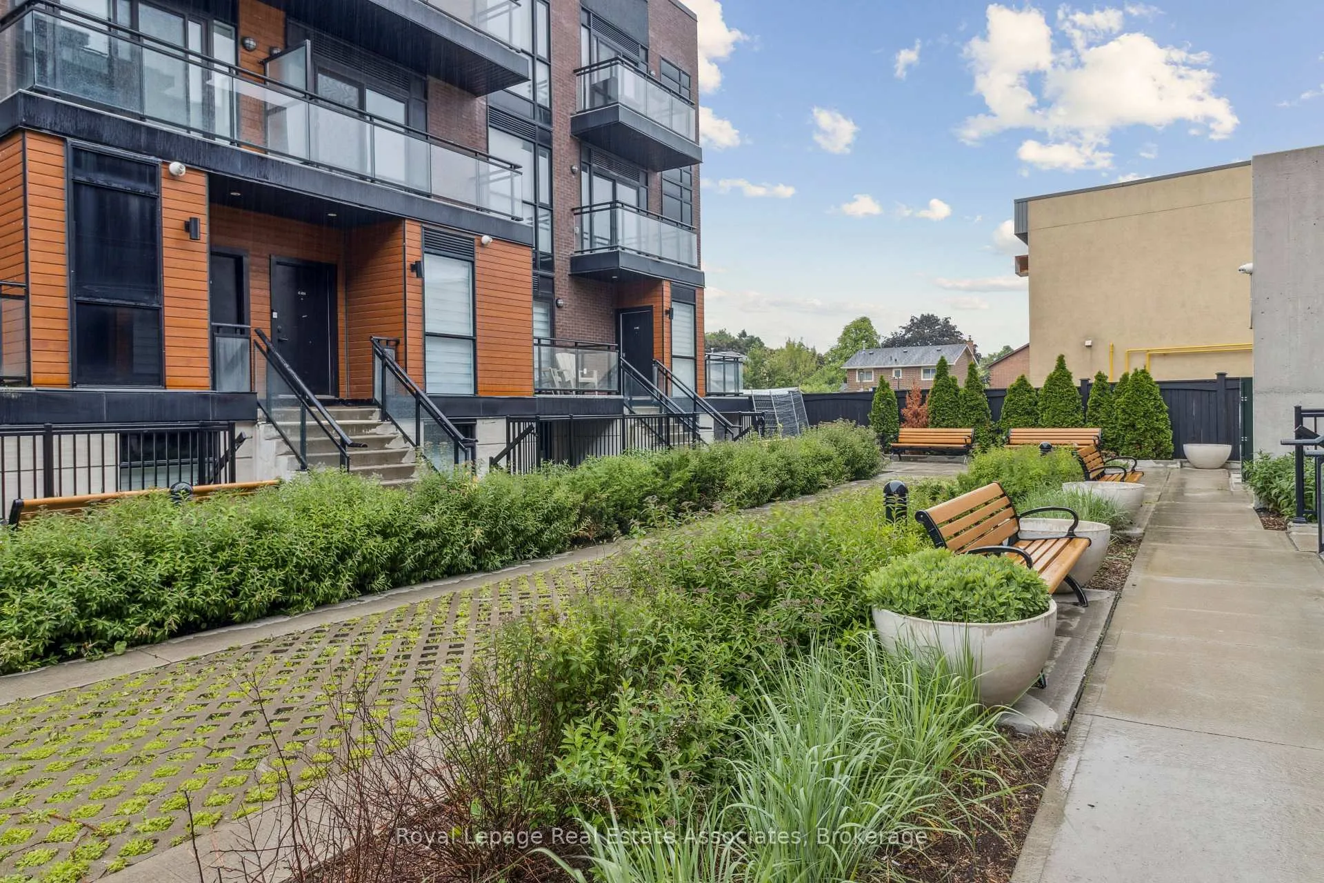 Photo 16 of Unit D203, 5289 Highway 7, Vaughan, Vaughan Grove — HOMEH