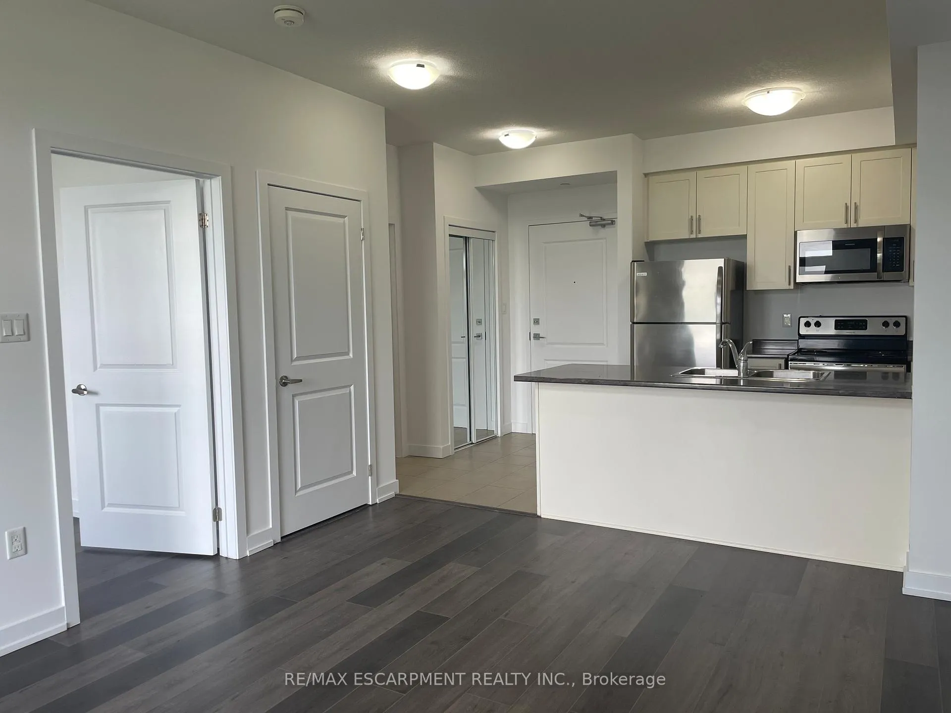 Photo 6 of Unit 107, 101 Shoreview Place, Hamilton, Lakeshore — HOMEH