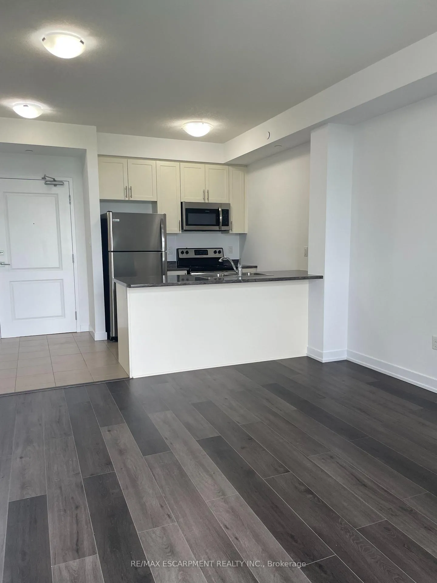 Photo 7 of Unit 107, 101 Shoreview Place, Hamilton, Lakeshore — HOMEH