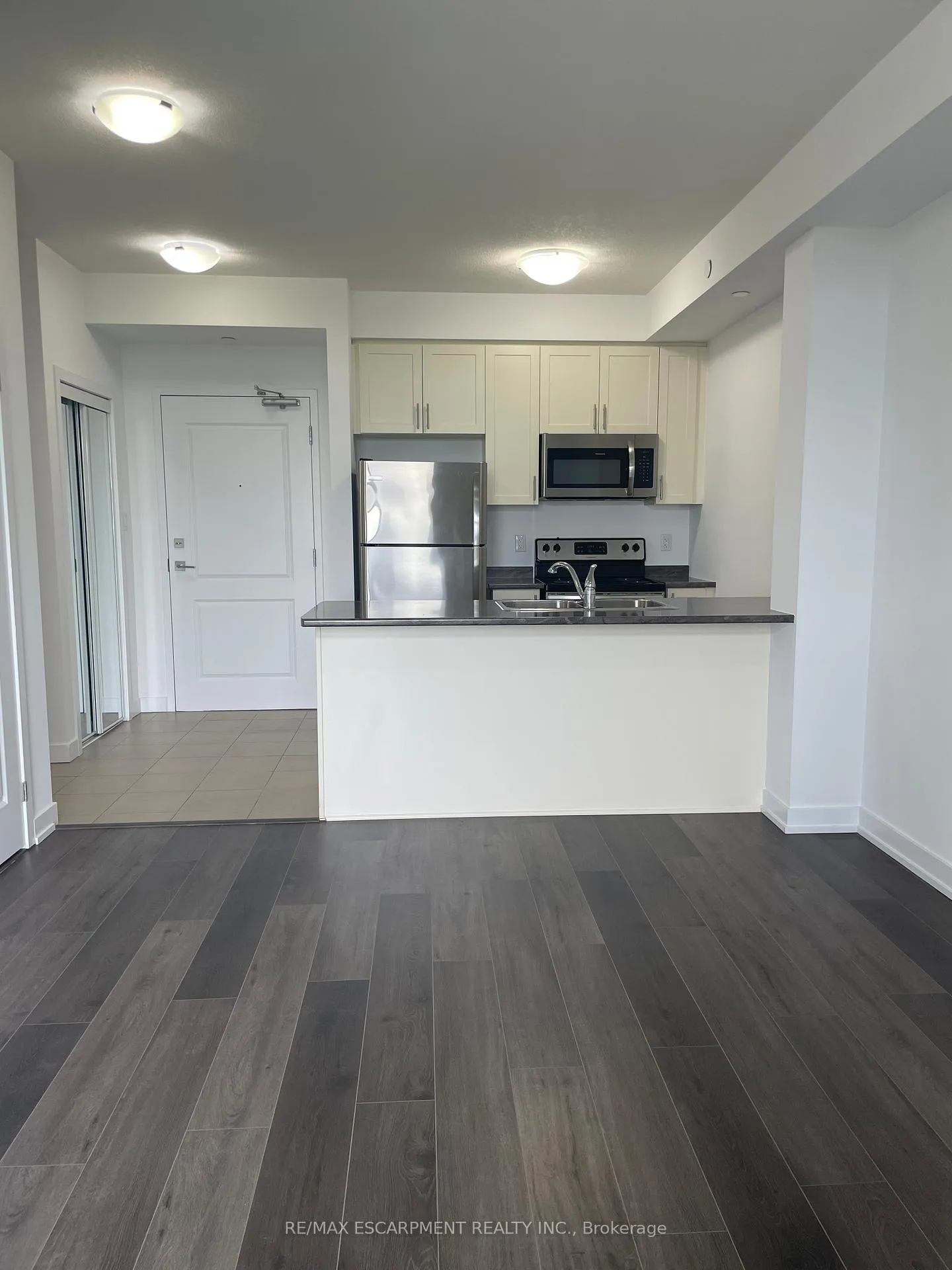 Photo 8 of Unit 107, 101 Shoreview Place, Hamilton, Lakeshore — HOMEH