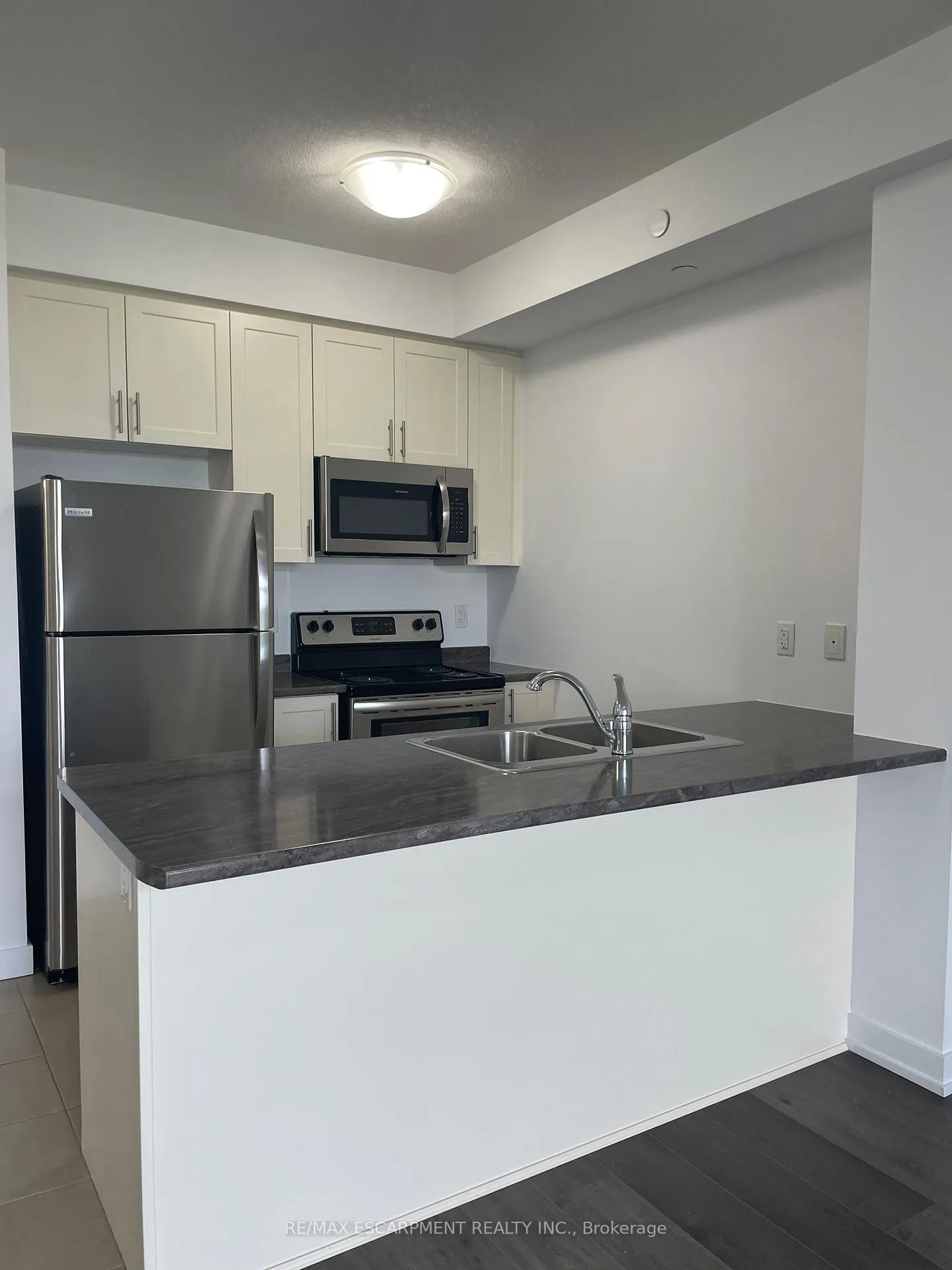 Photo 9 of Unit 107, 101 Shoreview Place, Hamilton, Lakeshore — HOMEH