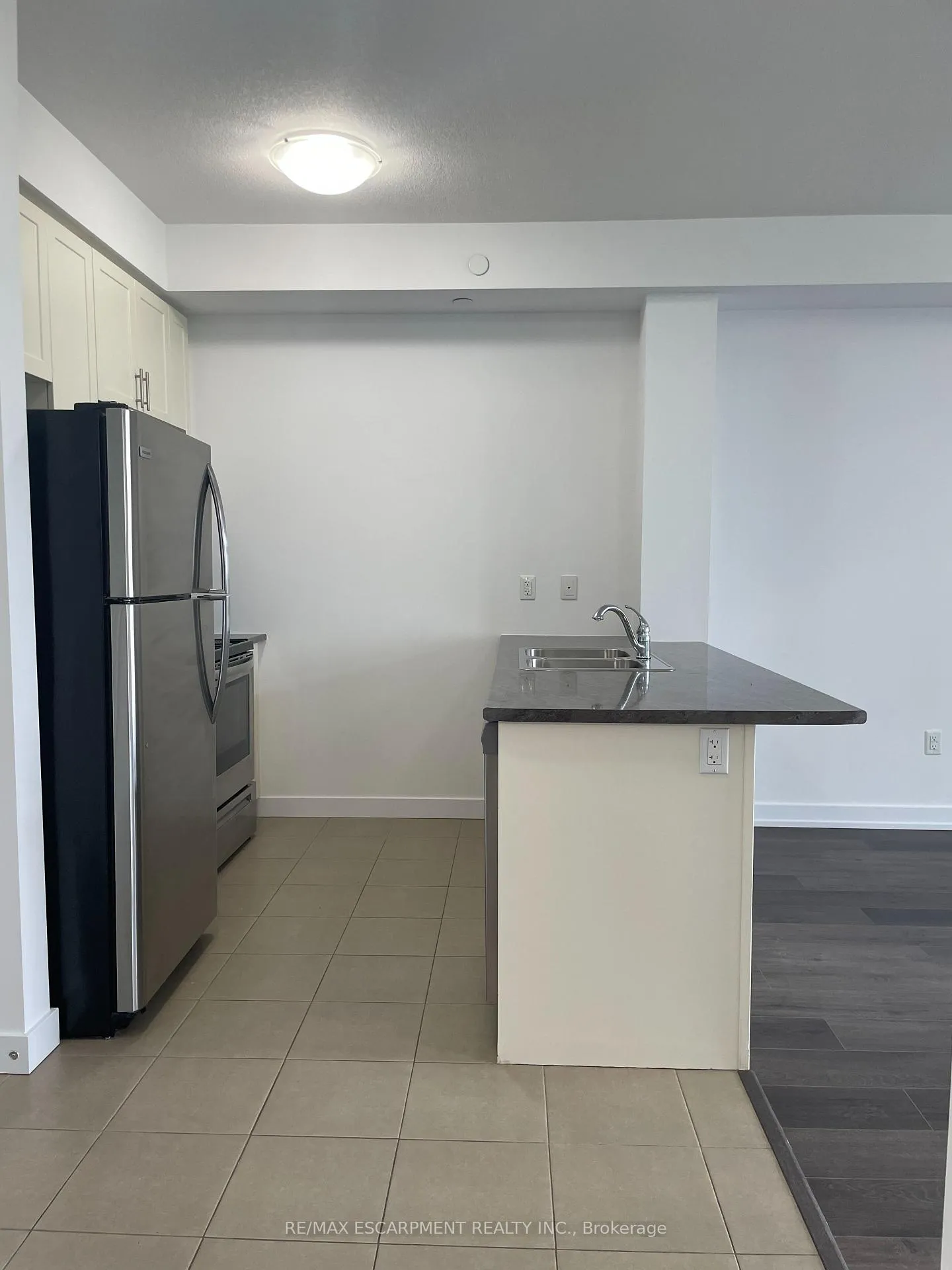 Photo 11 of Unit 107, 101 Shoreview Place, Hamilton, Lakeshore — HOMEH
